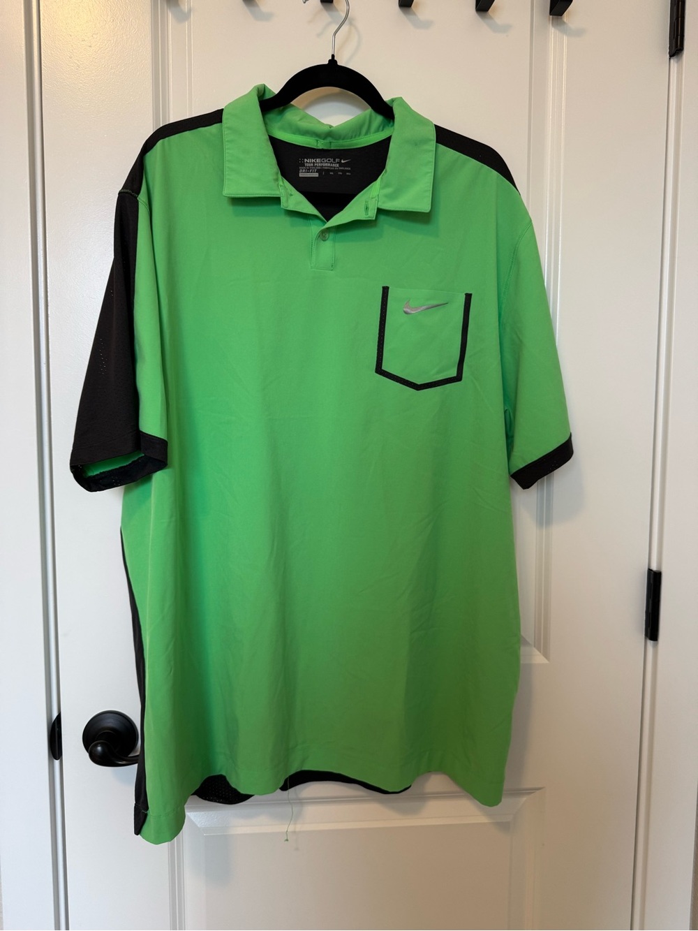 Nike Men’s Green Polo Shirt with Black Trim golfing shirt great condition